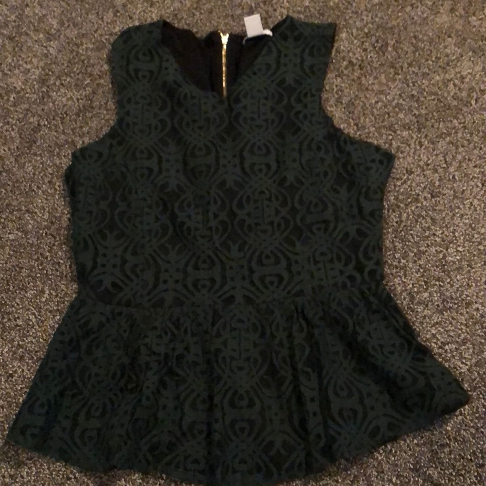 Sleeveless lacy top